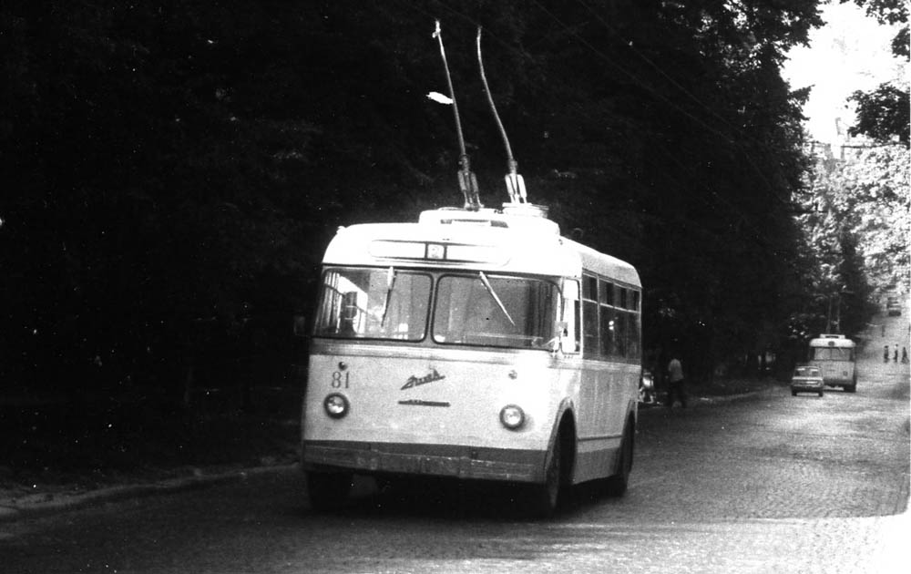 Тролейбус &laquo;Київ &ndash; 2&raquo; № 81 долає підйом на вулиці Адама Міцкевича у Львові. Фото: Гаральд Нейзе