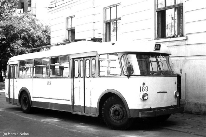 Тролейбус &laquo;Київ &ndash; 4&raquo; 5-го маршруту на вулиці Костомарова. 1971 р. Фото: Гаральд Нейзе