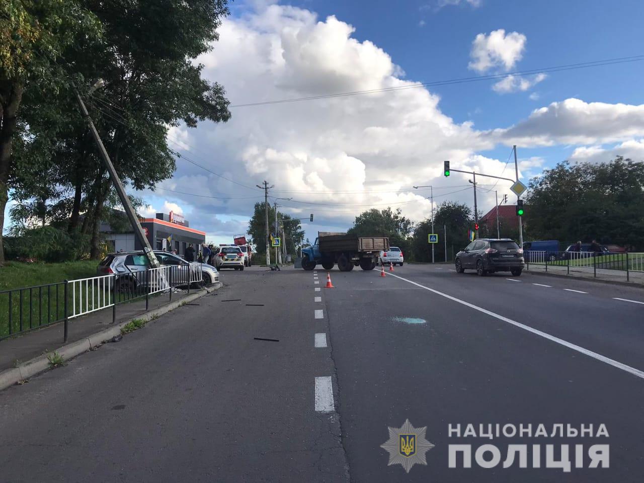Біля Львова сталась ДТП. Фото поліції