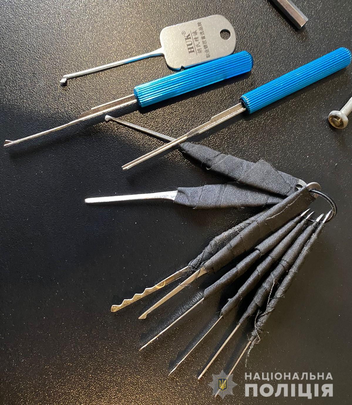 У Львові затримали банду квартирних злодіїв. Фото поліції