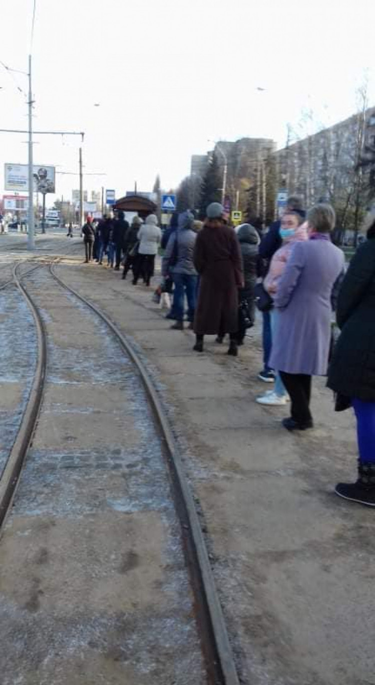 У Львові утворились довжелезні черги. Фото: Depo.Львів