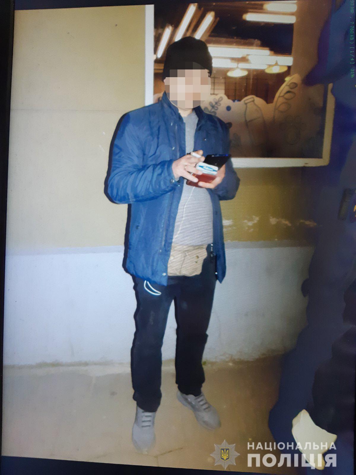 Затриманий працівник прокуратури. Фото: Національна поліція