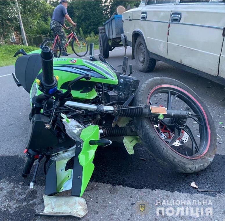 Внаслідок ДТП на Самбірщині 18-річна дівчина отримала перелом таза. Фото поліції