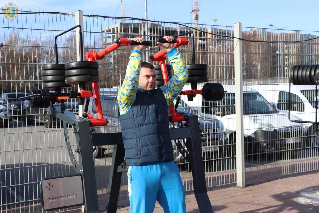 На «Арені Львів» встановили спортивні тренажери. Фото: loda.gov.ua