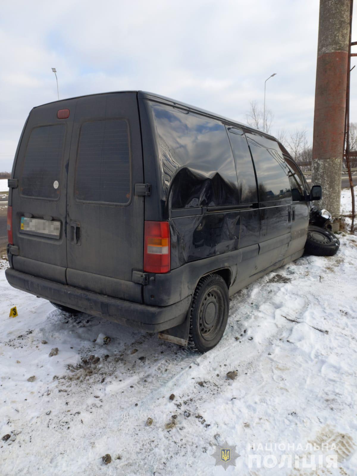 В подвійній автотрощі у Жовкві постраждала жінка