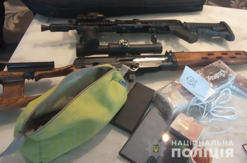 У готелі біля Львова п&rsquo;яний киянин погрожував оточуючим зброєю