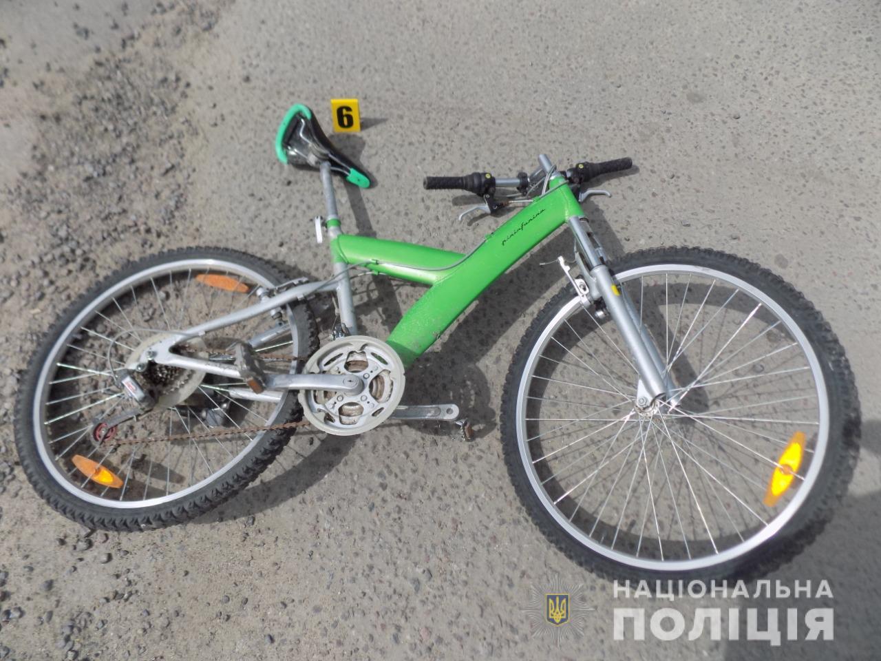 Біля Жовкви мікроавтобус збив 12-річну велосипедистку