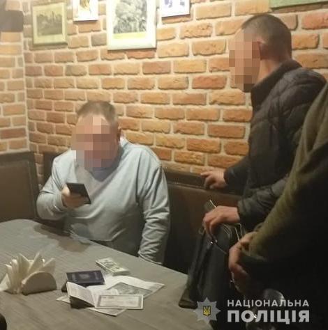 За 10 тисяч доларів: мешканець Львівщини організував схему втечі чоловіків за кордон