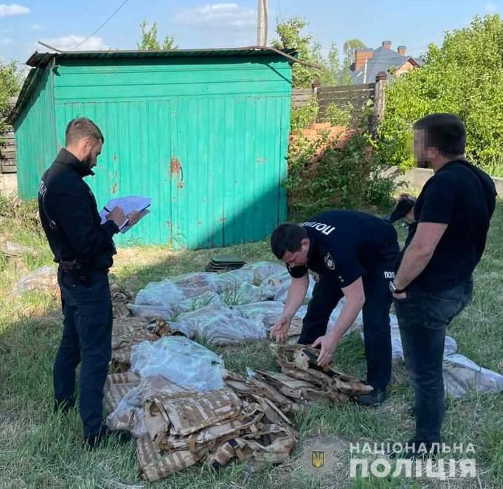 Зі складу у Львові викрали понад 100 бронежилетів та бронеплит