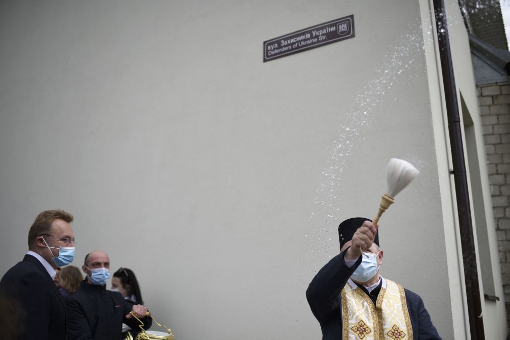 У Львові з&rsquo;явилась вулиця Захисників України. Фото: Маркіян Лисейко