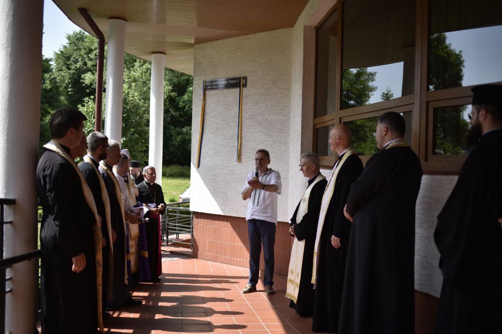 У Львові відкрили проспект святого Папи Івана Павла ІІ. Фото: Маркіян Лисейко