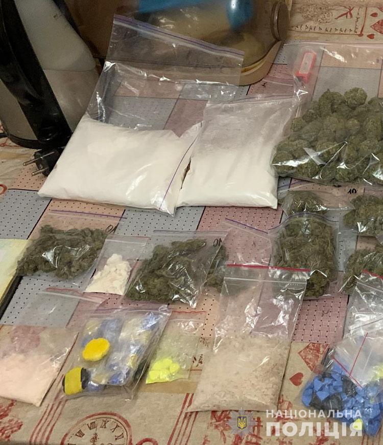 На Львівщині викрили потужну схему продажу наркотиків. Фото поліції