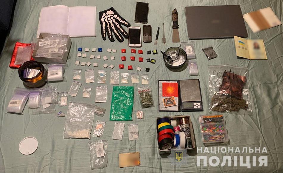 На Львівщині викрили потужну схему продажу наркотиків. Фото поліції