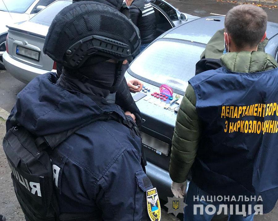 На Львівщині викрили потужну схему продажу наркотиків. Фото поліції