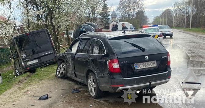 Троє жінок та двоє дітей постраждали в ДТП у Яворові