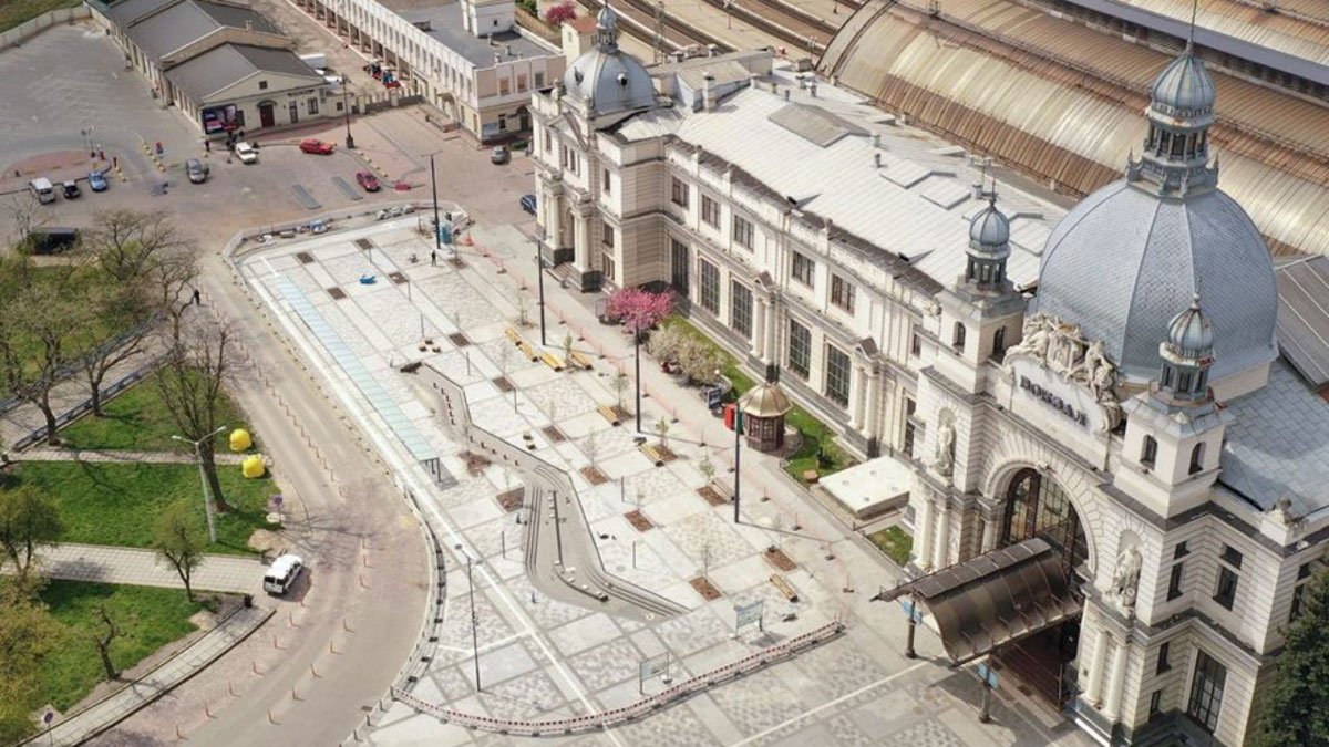 Площа Двірцева. Фото: Roman Baluk