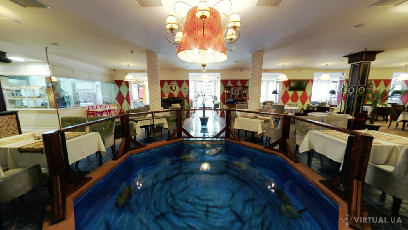 Акваріум з рибою в ресторані. Фото: Virtual.ua