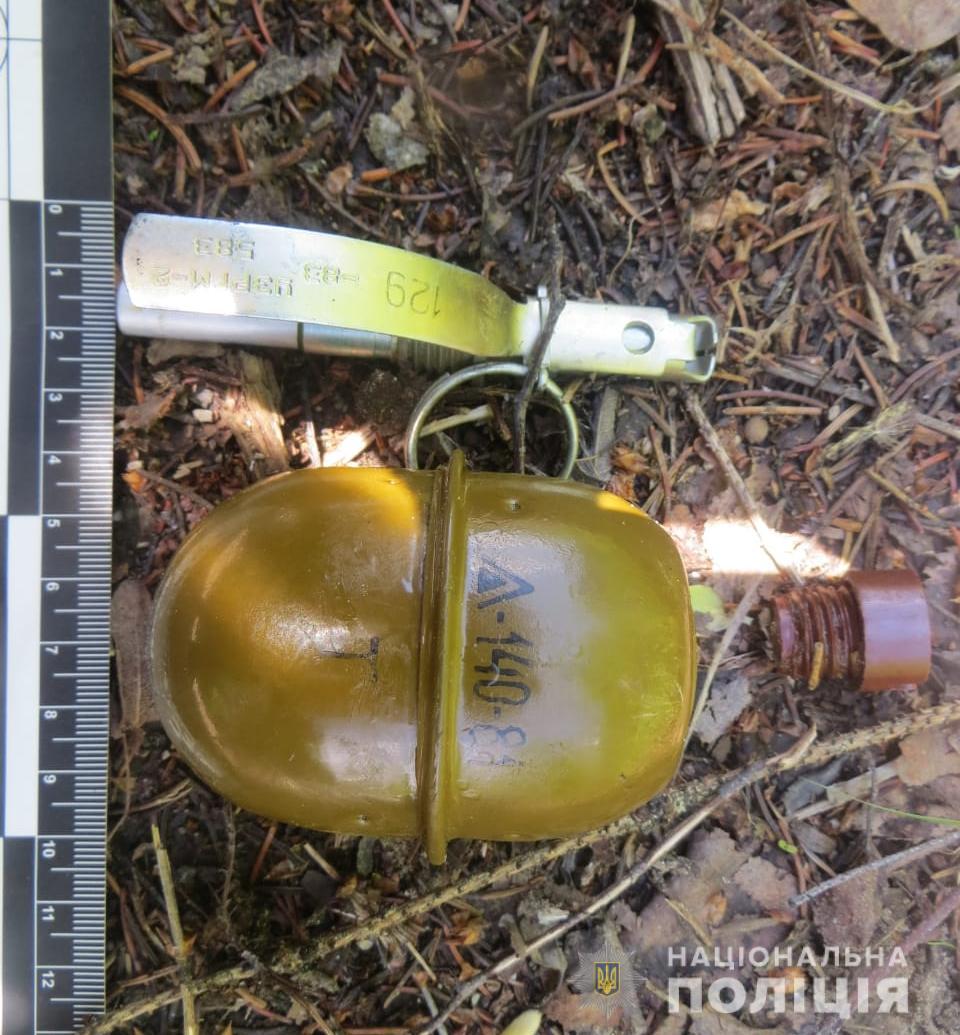 На Львівщині затримали чоловіка з гранатою та наркотиками.