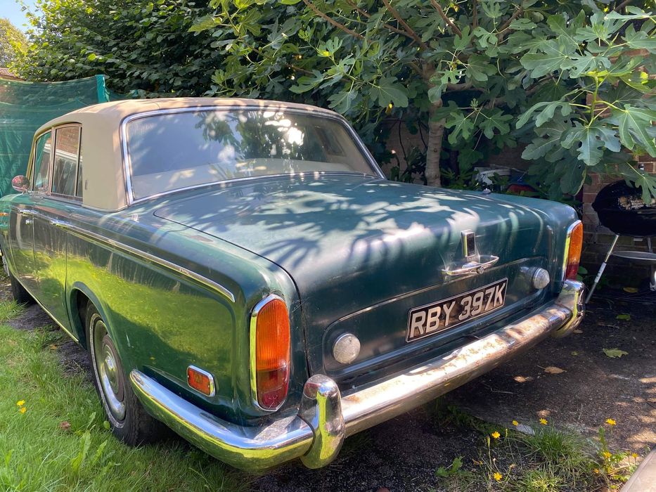 Львів'янин виставив на продаж раритетні Bentley та Rolls-Royce