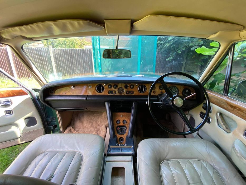 Львів'янин виставив на продаж раритетні Bentley та Rolls-Royce