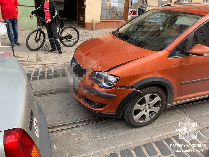 Львів&rsquo;янин під кайфом спричинив чотири ДТП. Фото поліції