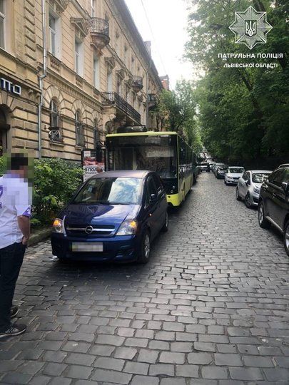 Львів&rsquo;янин під кайфом спричинив чотири ДТП. Фото поліції