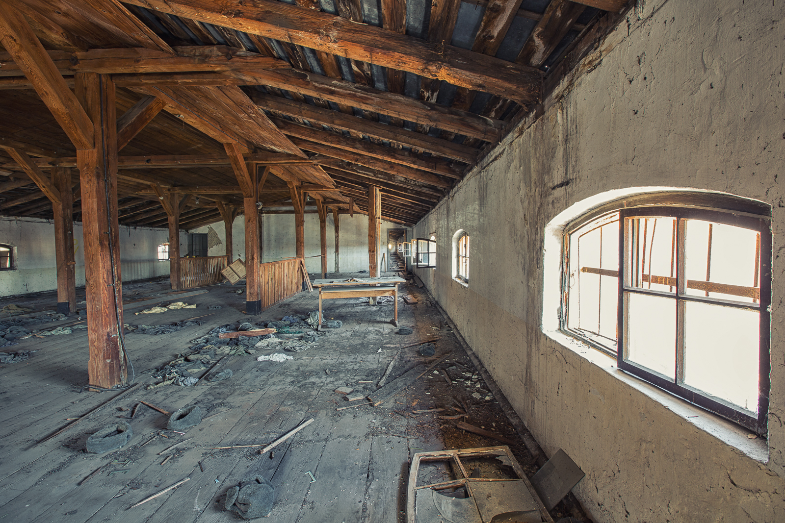 Сталкери показали фото закинутої казарми комплексу Фердинанда у Львові