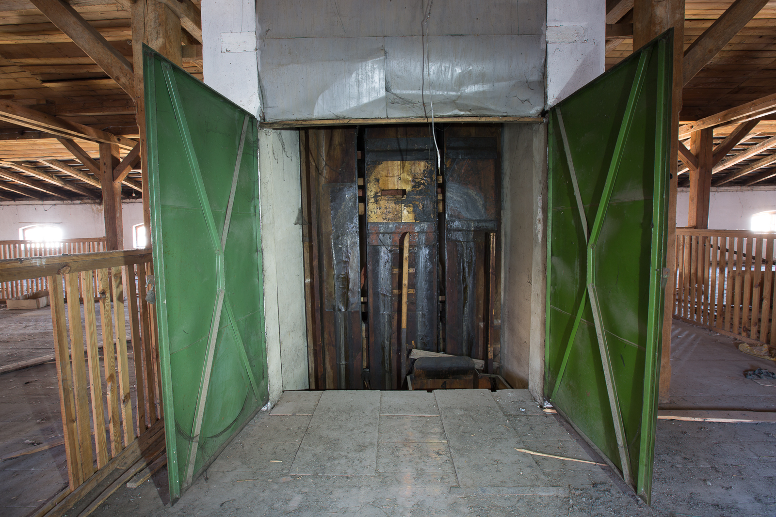 Сталкери показали фото закинутої казарми комплексу Фердинанда у Львові