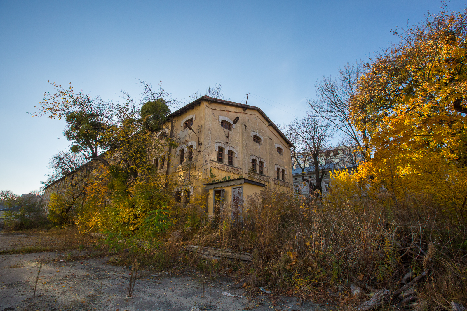 Сталкери показали фото закинутої казарми комплексу Фердинанда у Львові