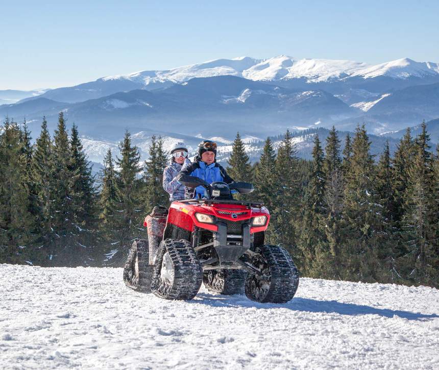 Квадроцикли та снігоходи. Фото: dobaua