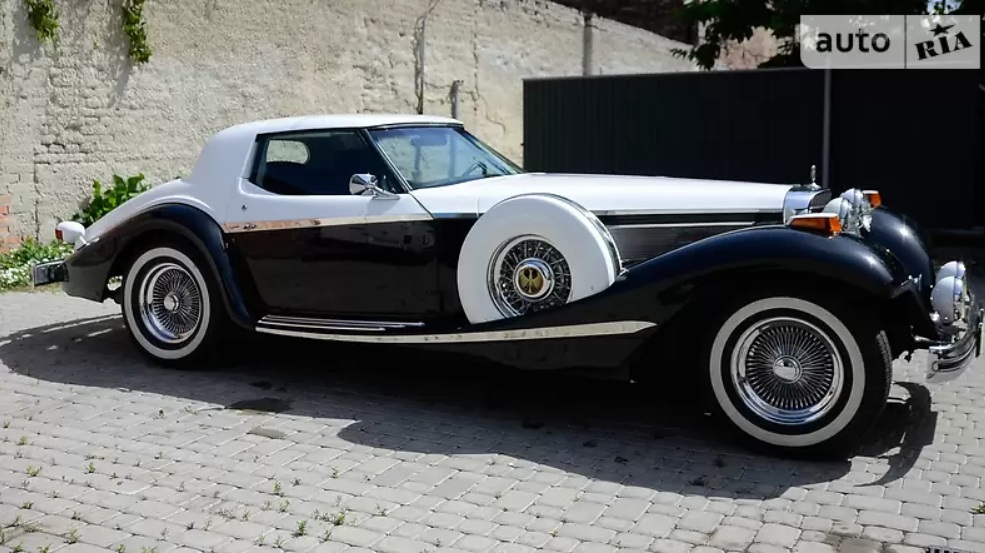 У Львові помітили рідкісний американський ретро-автомобіль