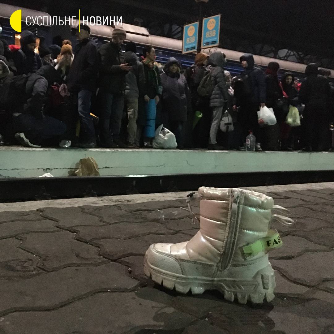 Тиснява, штурм електричок та запізнення потягів: яка ситуація на львівському вокзалі