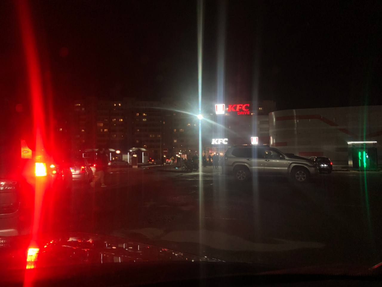 Черга до KFC на Сихові. Фото: VG Львів