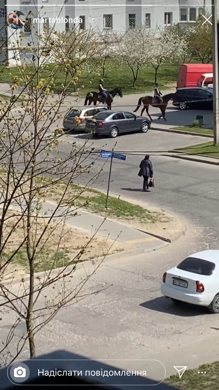 Сиховом гуляють вершниці. Фото: martablonda