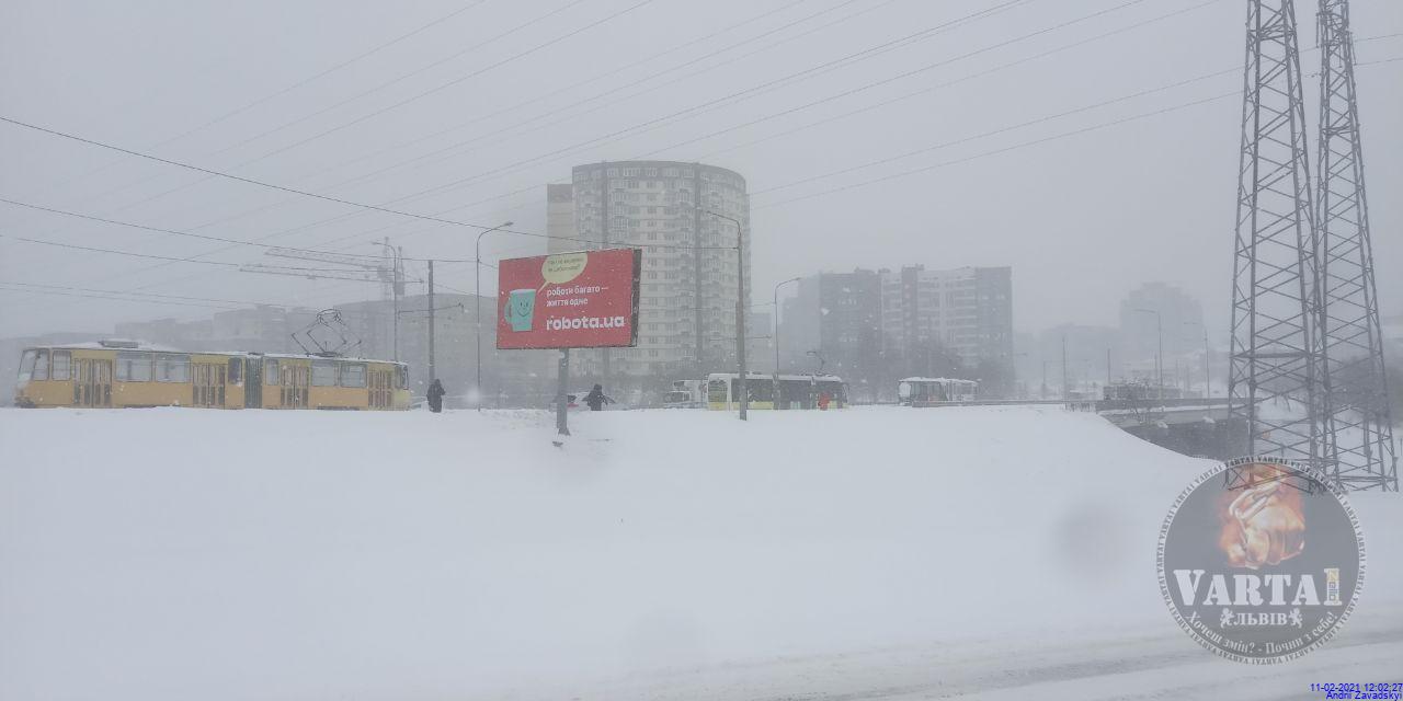 На Сихові зупинилися 11 трамваїв. Фото: Варта1