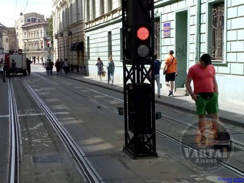 В центрі пожежники протаранили болард. Фото: Варта-1