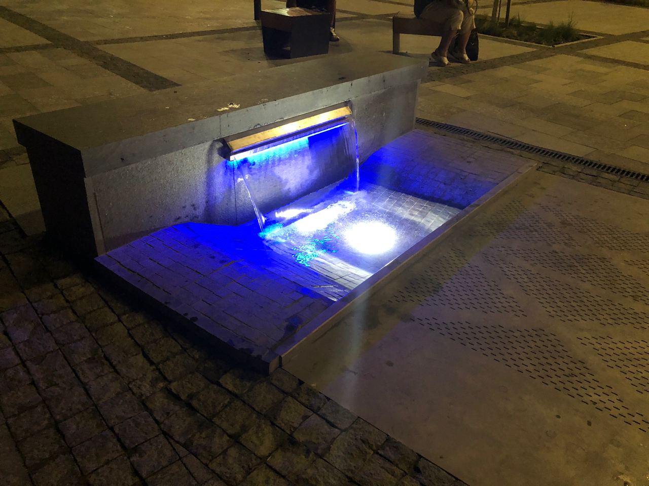 Новий фонтан на площі Двірцевій зачарув львів'ян. Фото: VG Львів