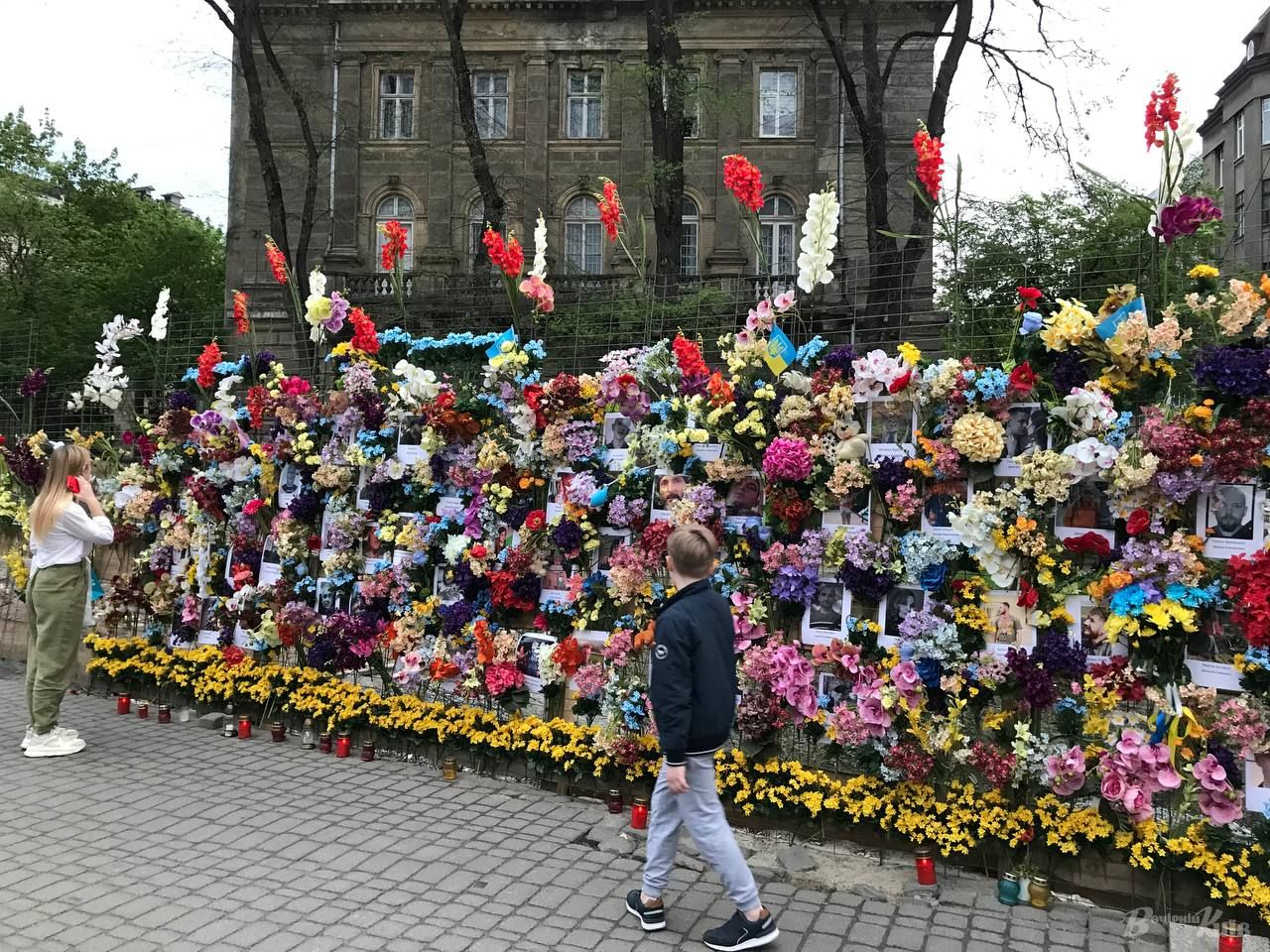 Куди з центру Львова зникла «Стіна пам'яті» за загиблими на війні з Росією українцями