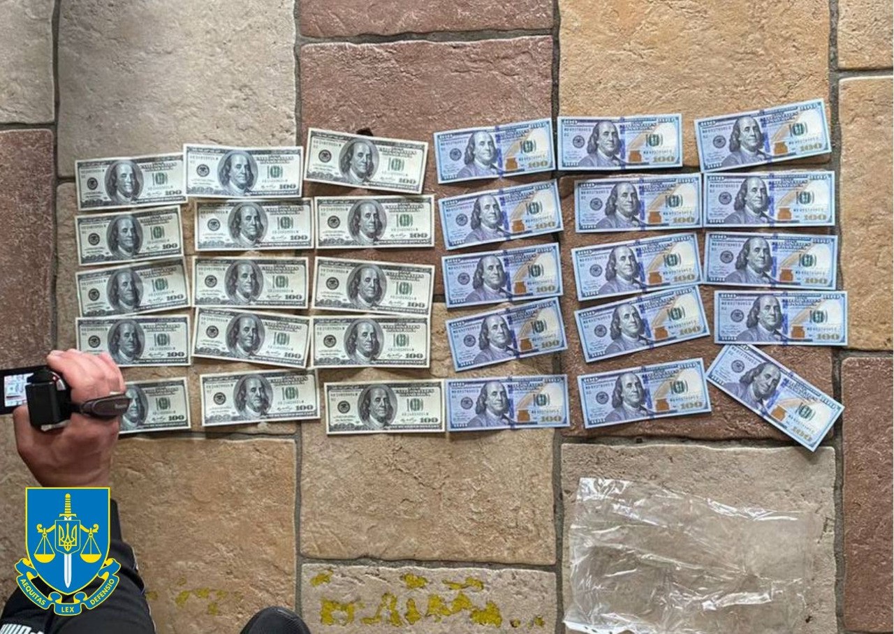 Колишній поліцейський з Львівщини організував схему переправлення чоловіків за кордон
