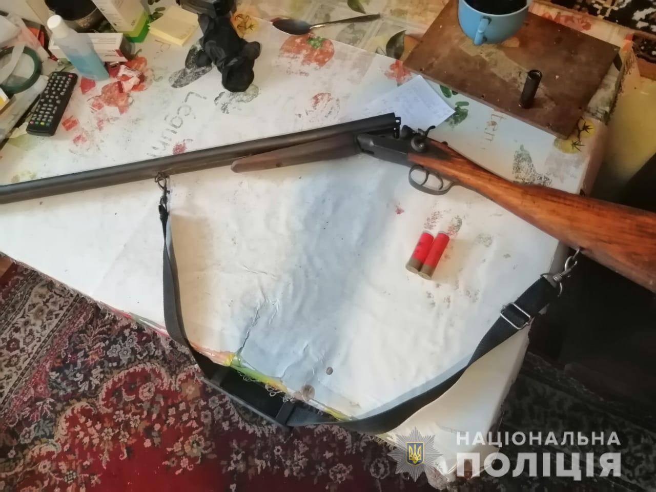 Мисливська рушниця, з якої чоловік себе застрелив. Фото поліції