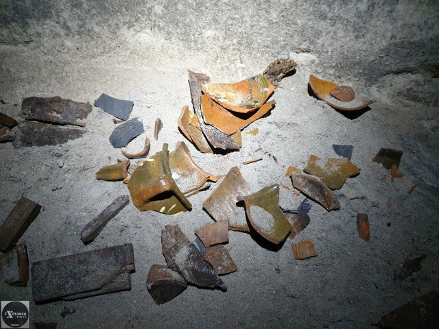 Залишки давнього посуду. Фото: Фотографії старого Львова