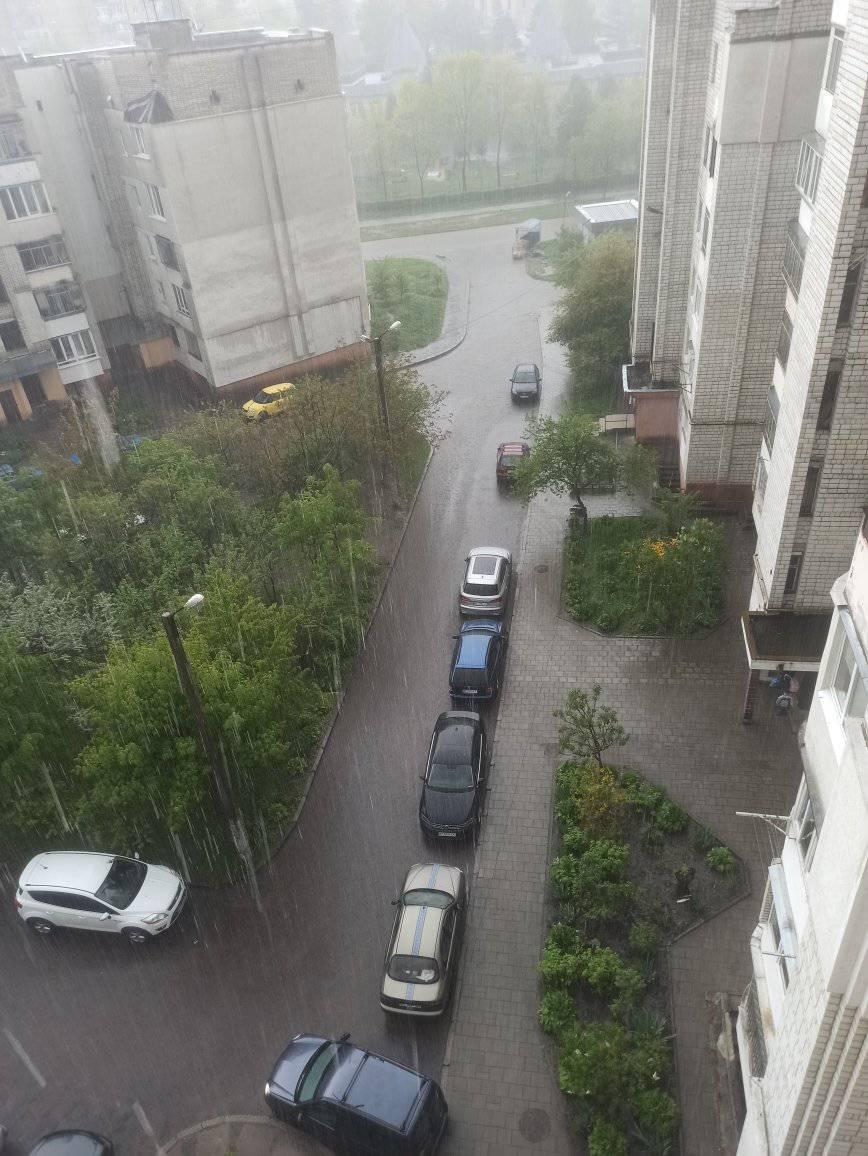 Львів засипало градом. Фото: Варта1