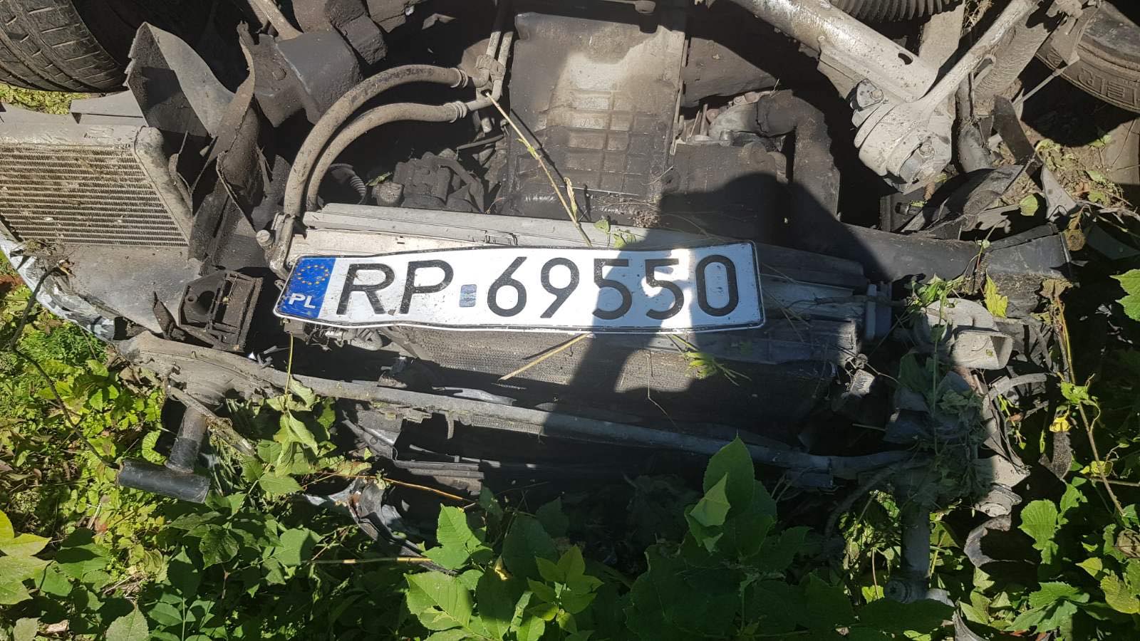 Біля Львова водій на &laquo;бляхах&raquo; перекинувся на дах. Фото: Варта1