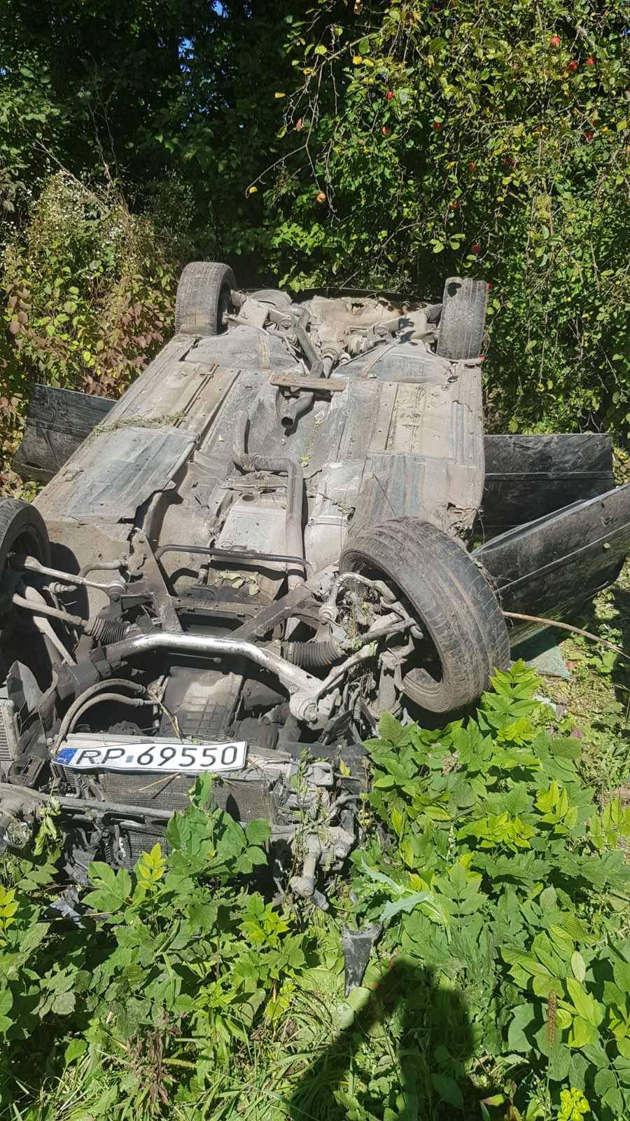 Біля Львова водій на &laquo;бляхах&raquo; перекинувся на дах. Фото: Варта1