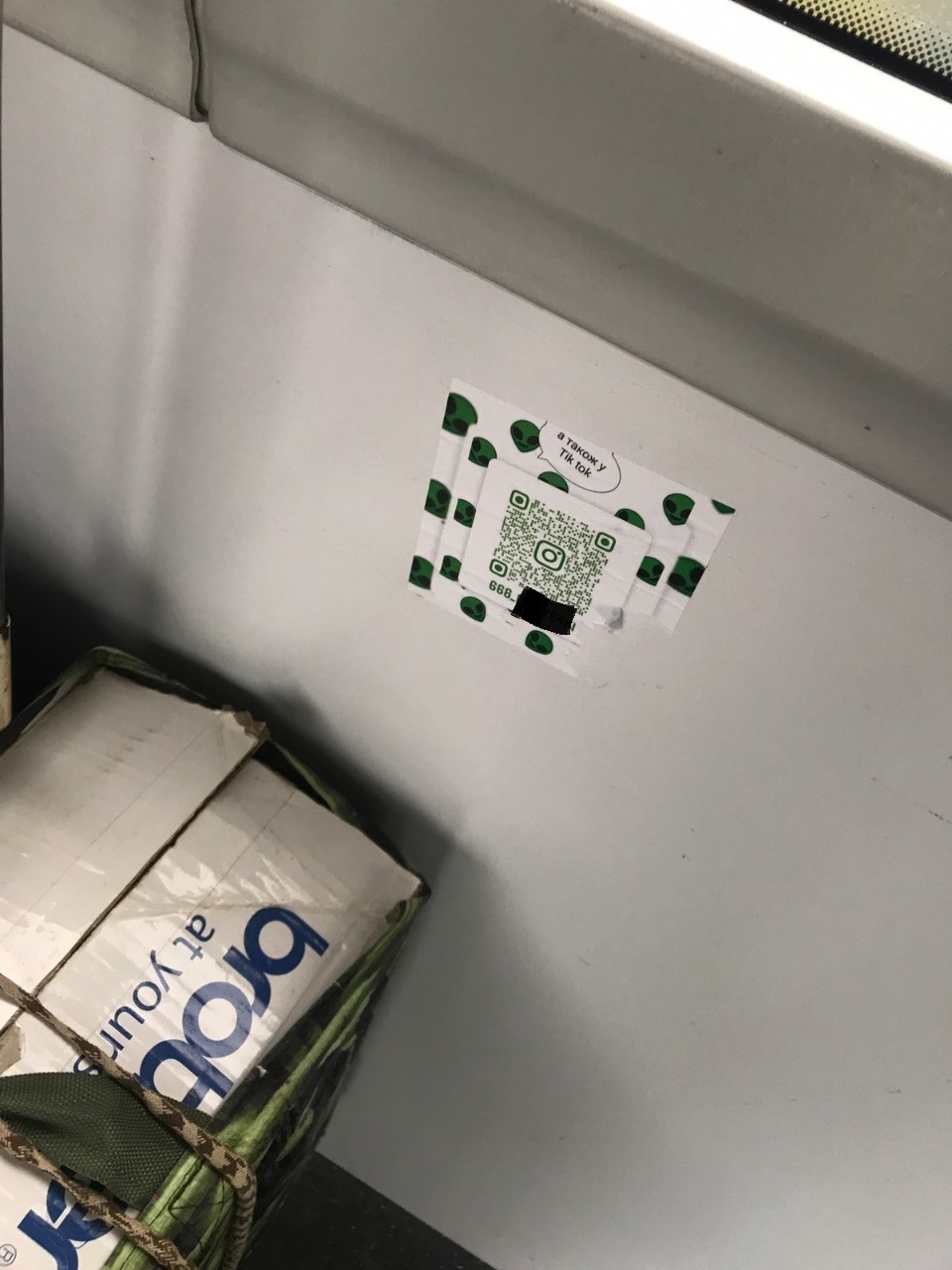 У львівському тролейбусі помітили рекламу наркотиків. Фото: Львівелектротранс