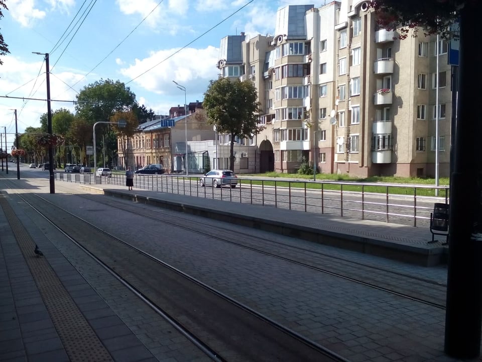 На «острівці» на Личаківській облаштують нестандартну зупинку. Фото: ЛМР