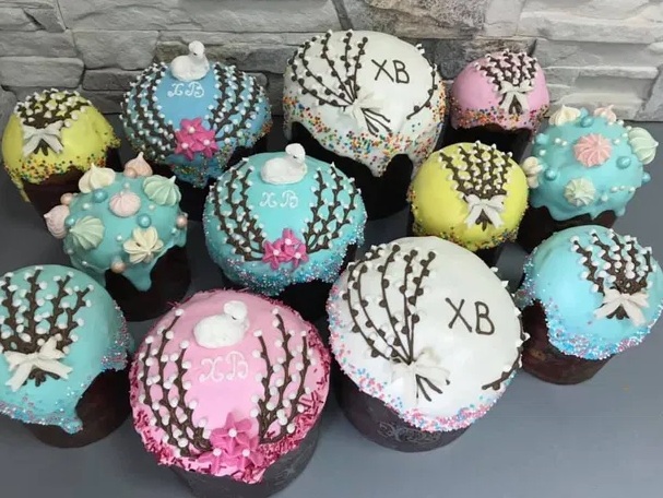 Паска з овечками та вербними гілочками. Фото: OLX