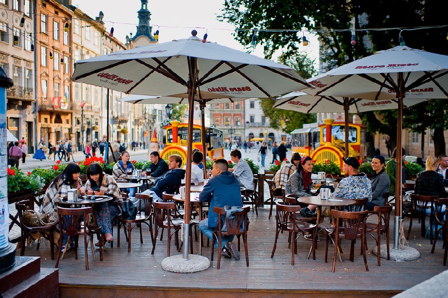 Тераса закладу «Біля Діани на Ринку».