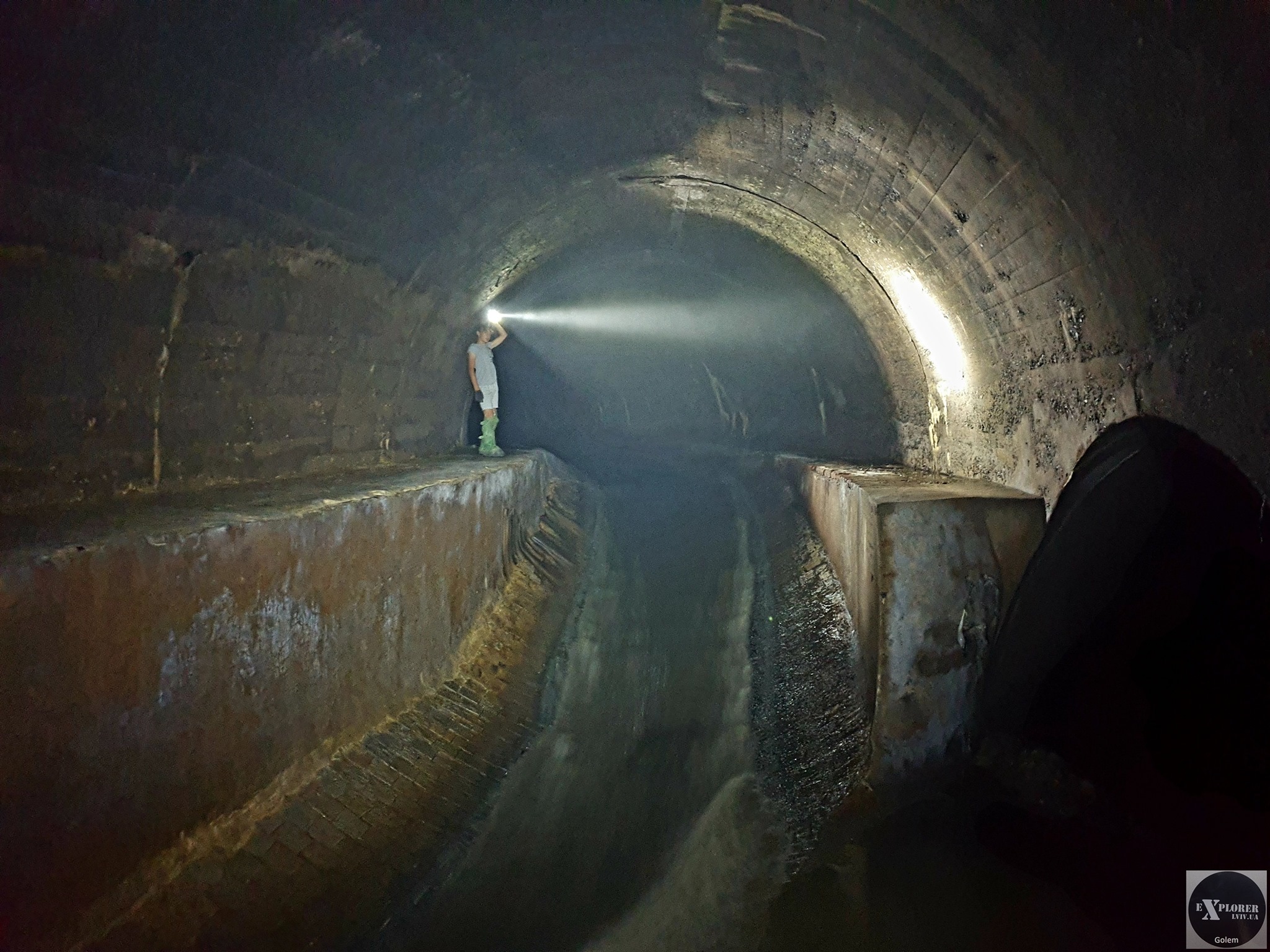 Львівські диґери пропливли 8 кілометрів підземною Полтвою на надувному човні. Фото: Андрій Риштун