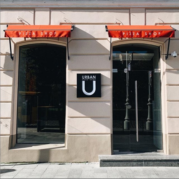 Вхід до закладу. Фото: Urban Pizza Shop/Instagram